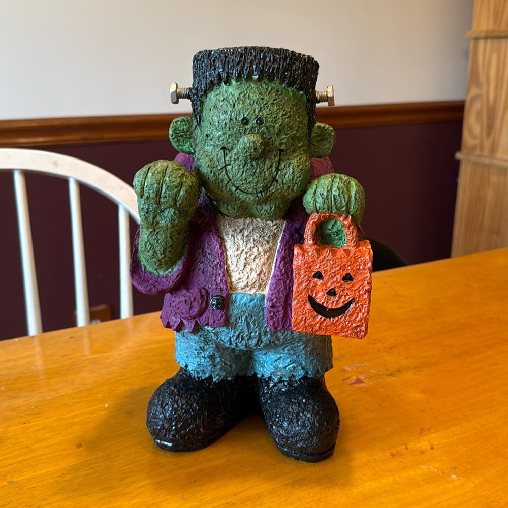 Adorable Frankenstein decoration.